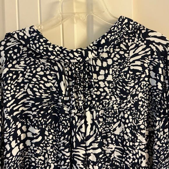 Dark Navy & White tiered boutique Short Sleeved Top. 100% Rayon, Medium - Picture 4 of 4
